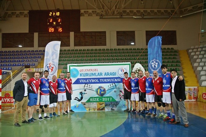 rize’de-kurumlararasi-voleybol-turnuvasinin-galibi-hem-kadinlarda-hem-erkeklerde-milli-egitim-il-mudurlugu-oldu-(4).jpg