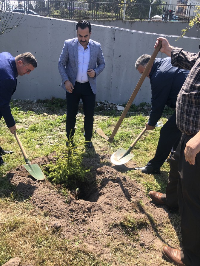 rize’de-kykli-gencler-gelecek-icin-fidan-dikti-(1).jpg