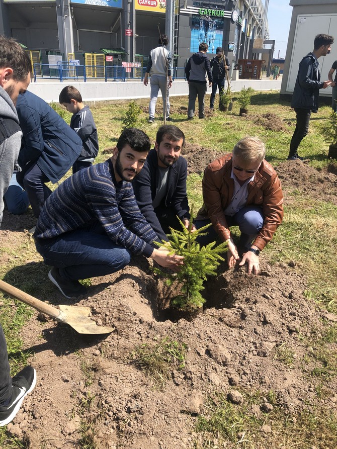 rize’de-kykli-gencler-gelecek-icin-fidan-dikti-(3).jpg