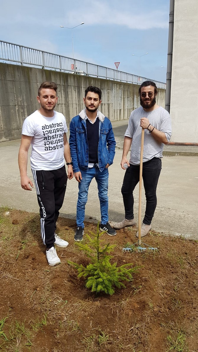 rize’de-kykli-gencler-gelecek-icin-fidan-dikti-(4).jpg