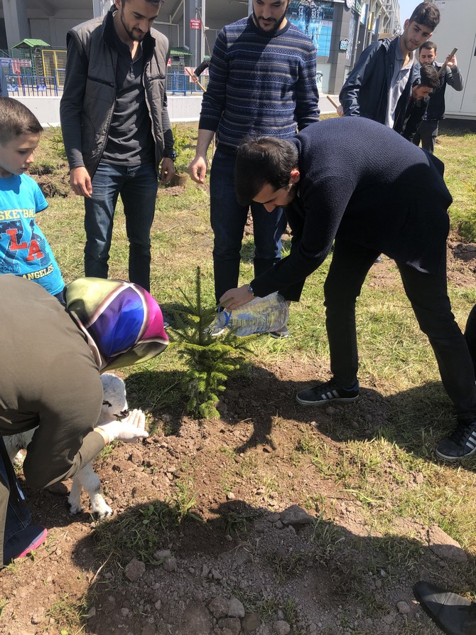 rize’de-kykli-gencler-gelecek-icin-fidan-dikti-(5).jpg
