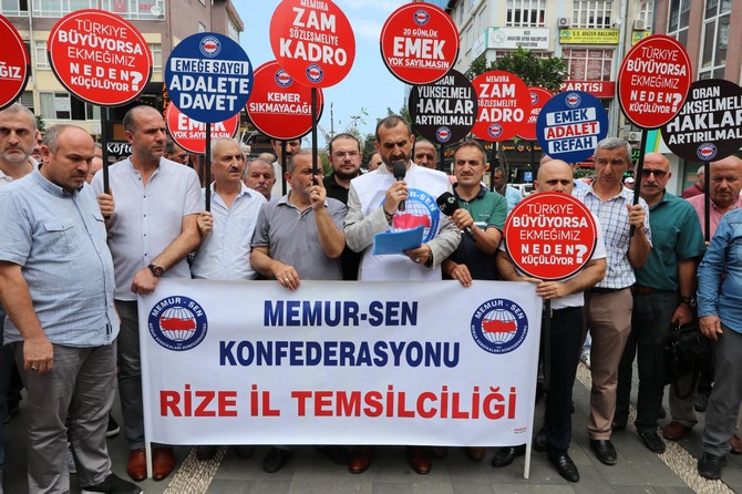 rize’de-memur-sen-ve-bagli-sendikalar,-kamu-gorevlileri-hakem-kuruluna-giden-5.-donem-toplu-sozlesme-gorusmeleriyle-ilgili-‘emege-saygi,-adalete-davet’-temasiyla-basin-aciklamasi-gerceklestirdi.--(2).jpg