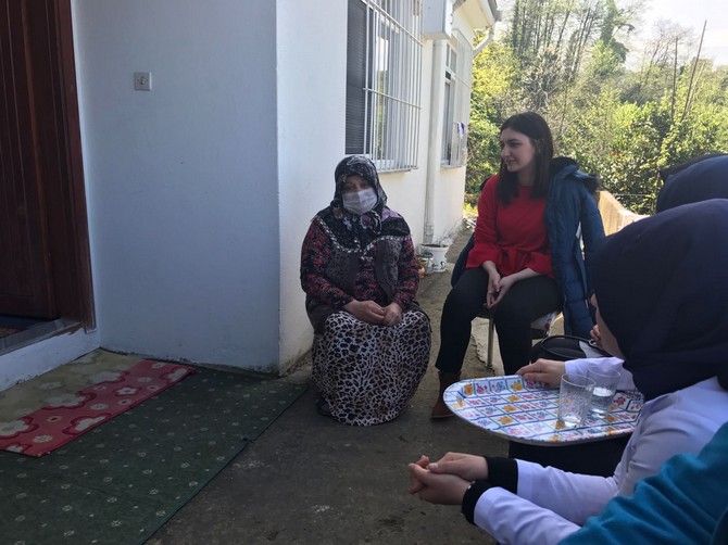 rize’de-meslek-lisesi-ogrencileri-ihtiyac-sahibi-ailelerle-bulusuyor-(5).jpg