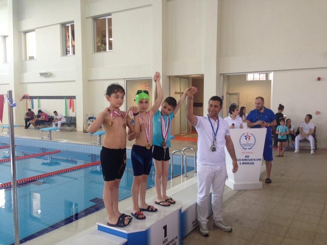 rize’de-minikler-yuzme-il-birinciligi-yapildi-(17).jpg