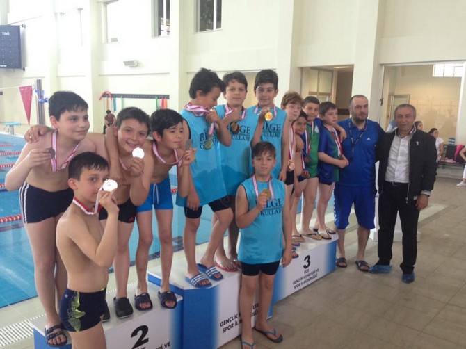 rize’de-minikler-yuzme-il-birinciligi-yapildi-(18).jpg