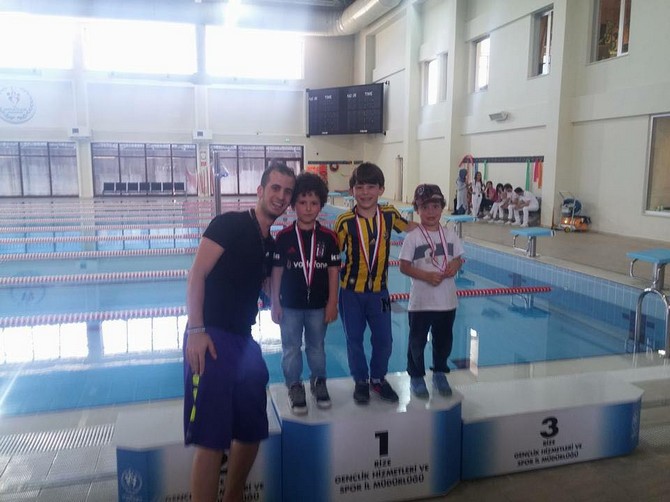 rize’de-minikler-yuzme-il-birinciligi-yapildi-(20).jpg