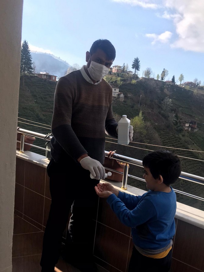 rize’de-muhtarlara-maske,-eldiven-ve-dezenfektan-malzemesi-dagitildi-(18).jpg