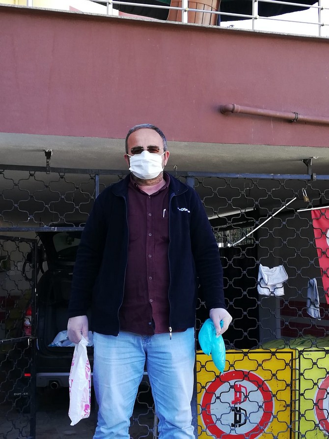 rize’de-muhtarlara-maske,-eldiven-ve-dezenfektan-malzemesi-dagitildi-(23).jpg