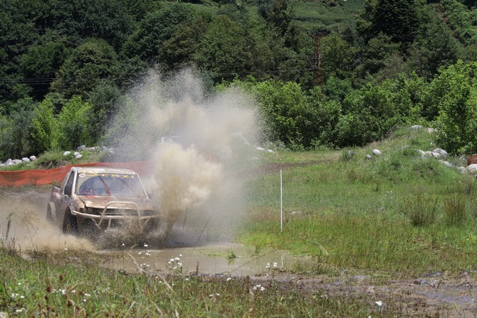 rize’de-off-road-yarislari-nefes-kesti--(7).jpg