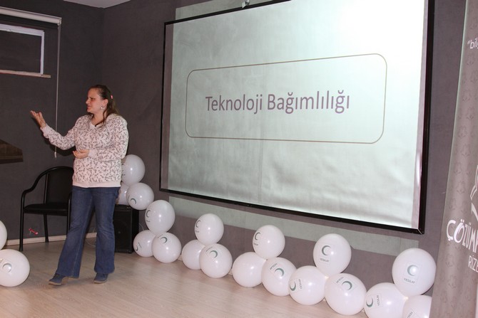 rize’de-ogrencilere-“teknoloji-bagimliligi”-egitimi-verildi-(5)-001.jpg