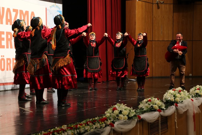 rize’de-okur-yazarlik-sevincini-cubbe-giyerek-yasadilar-(10).jpg