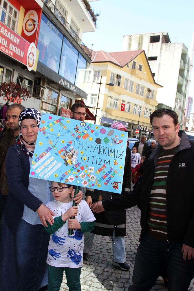 rize’de-otizmli-cocuklar-icin-yuruyus-duzenlendi13.jpg