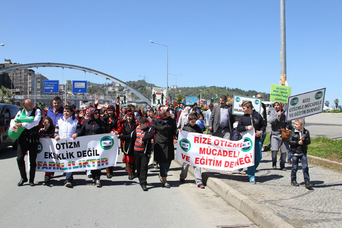 rize’de-otizmli-cocuklar-icin-yuruyus-duzenlendi15.jpg
