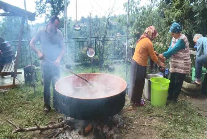rize’de-pekmez-kazanlari-kaynamaya-basladi.jpg