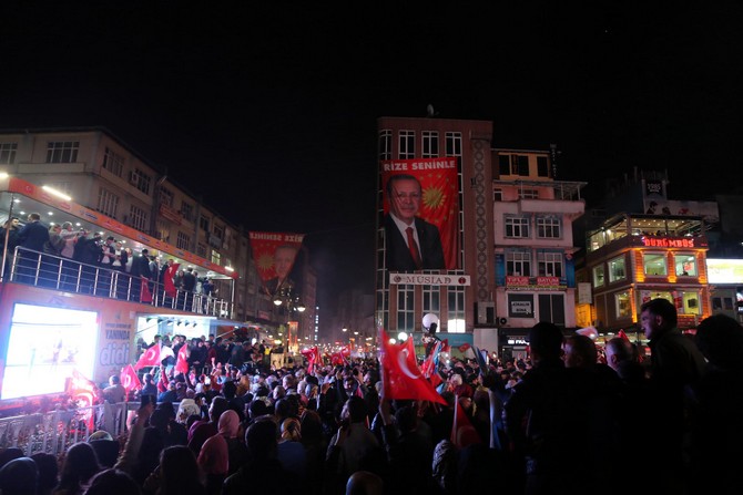 rize’de-referandum-sonuclarina-horonlu-kutlama-(4).jpg