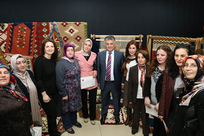 rize’de-renkli-yil-sonu-sergisi1.jpg rize’de-renkli-yil-sonu-sergisi1.jpg