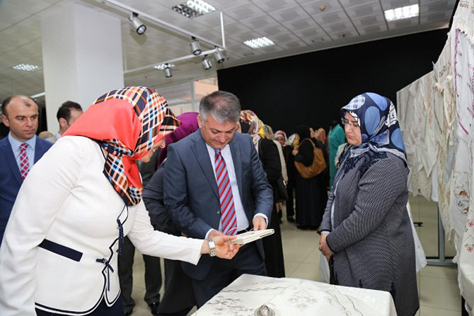 rize’de-renkli-yil-sonu-sergisi2.jpg rize’de-renkli-yil-sonu-sergisi2.jpg