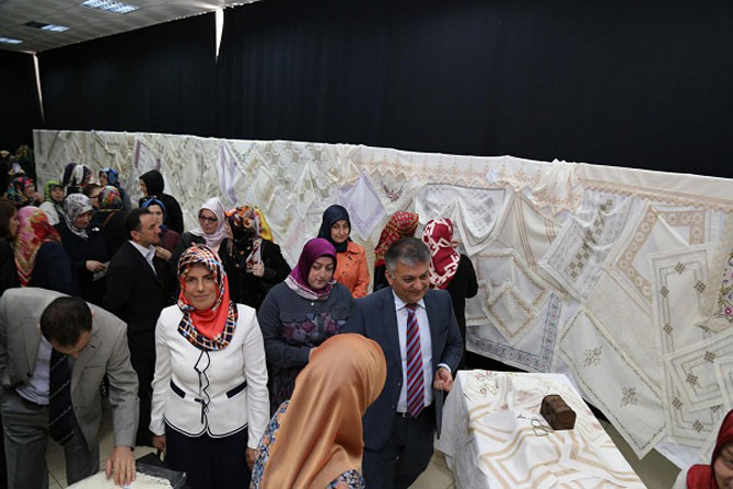 rize’de-renkli-yil-sonu-sergisi3.jpg rize’de-renkli-yil-sonu-sergisi3.jpg