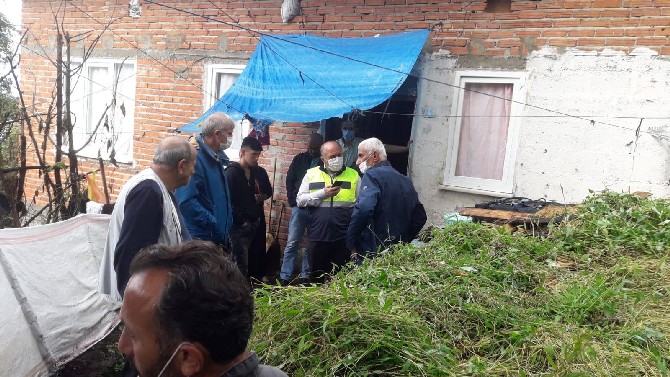 rize’de-saganak-yagisla-olusan-heyelan-eve-girdi-(3).jpg