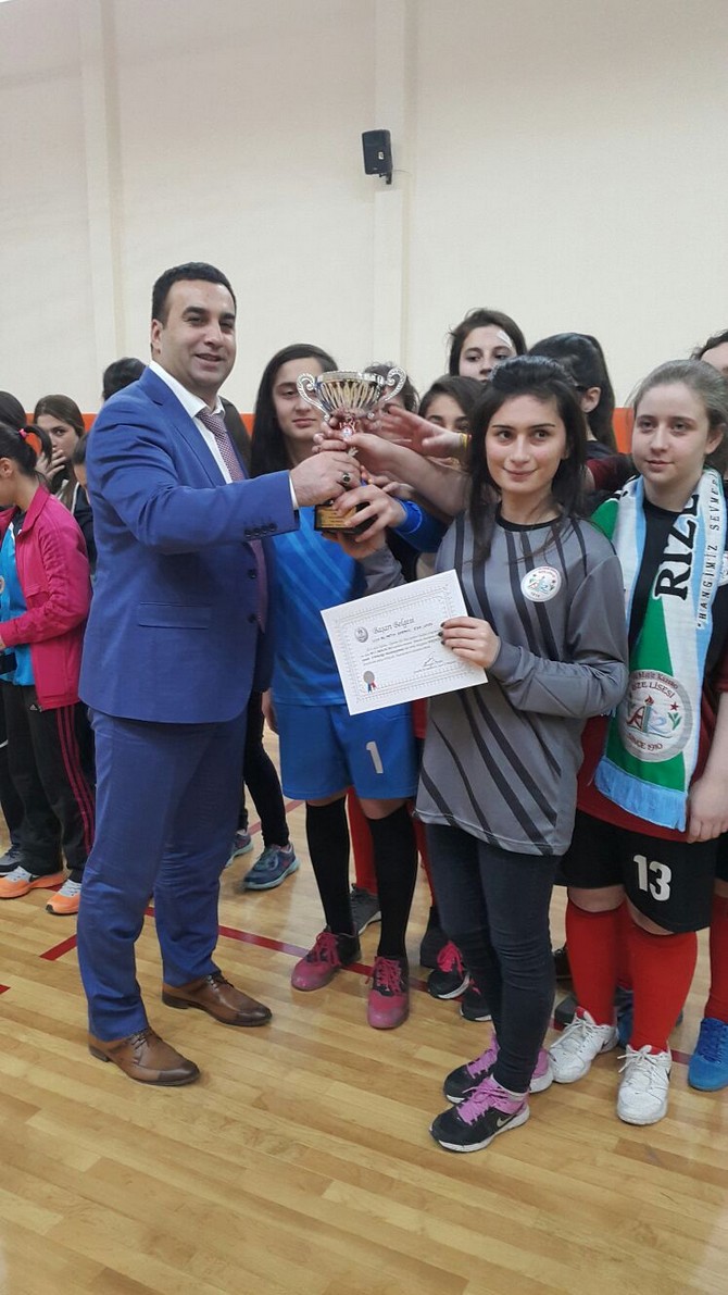 rize’de-salon-futbolunda-sampiyonlar-belli-oldu-(16).jpg