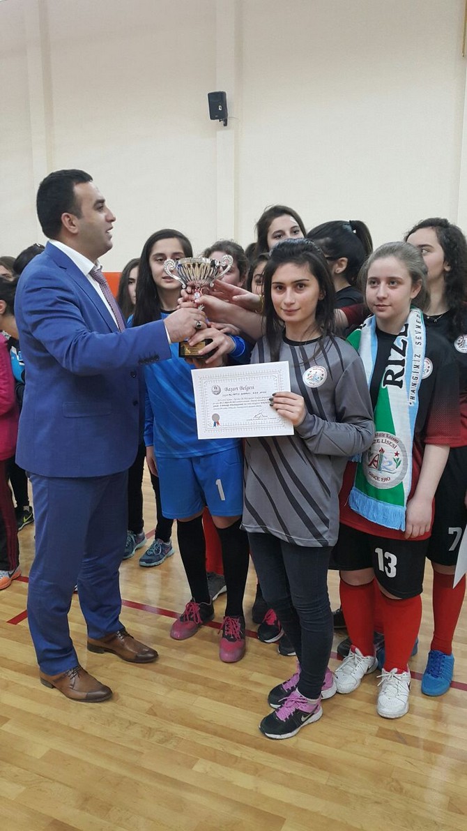 rize’de-salon-futbolunda-sampiyonlar-belli-oldu-(9).jpg