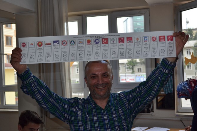 rize’de-sandiklar-kapandi-oylar-sayilmaya-baslandi-(3).jpg