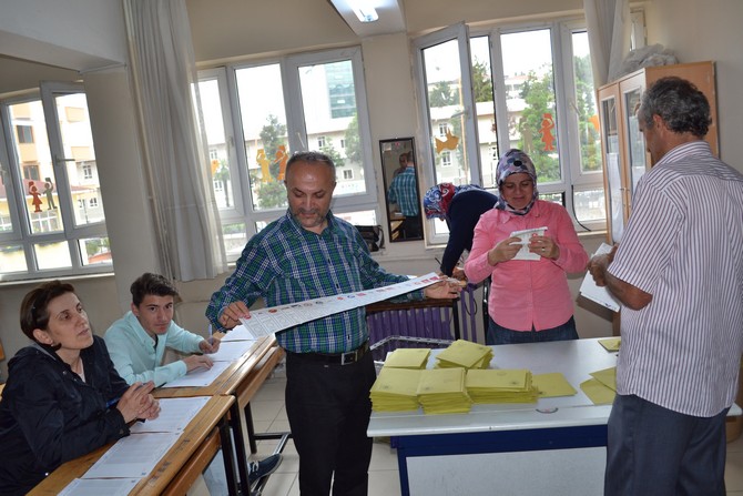 rize’de-sandiklar-kapandi-oylar-sayilmaya-baslandi-(4).jpg
