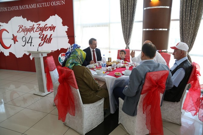 rize’de-sehit-aileleri-icin-yemek-duzenlendi-(3).jpg