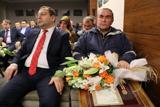rize’de-sehit-ailelerine-ve-gazilere-’devlet-ovunc-madalyasi’-verildi-(11).jpg