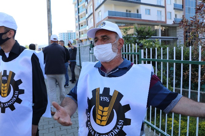 rize’de-sendika-uyesi-olduklari-icin-ise-cagrilmadiklarini-iddia-eden-11-cay-fabrikasi-iscisinin-hak-arama-mucadelesi-suruyor-(4).jpg