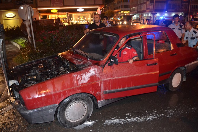 rize’de-seyir-halindeki-otomobilde-yangin-cikti-(5).jpg