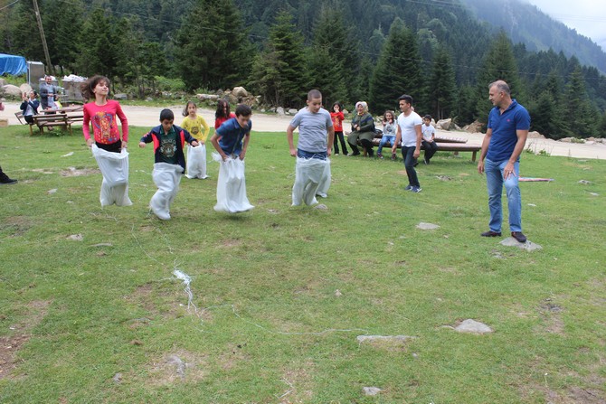 rize’de-toplum-destekli-polisten-cocuklara-yayla-gezisi-(3).jpg