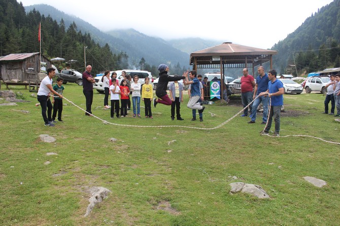 rize’de-toplum-destekli-polisten-cocuklara-yayla-gezisi-(5).jpg