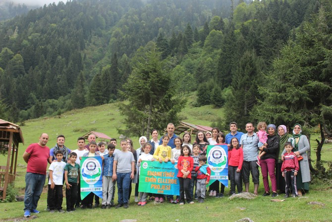 rize’de-toplum-destekli-polisten-cocuklara-yayla-gezisi-(6).jpg