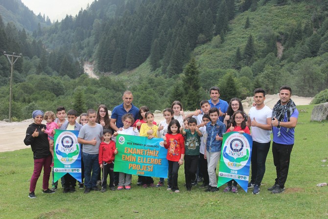 rize’de-toplum-destekli-polisten-cocuklara-yayla-gezisi-(7).jpg