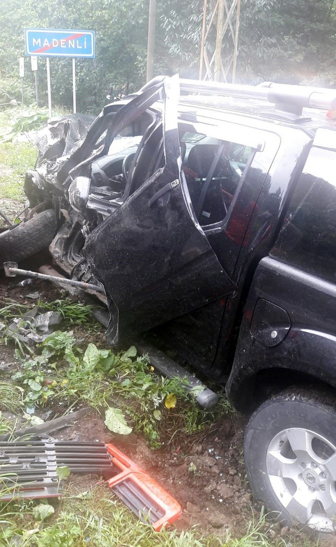 rize’de-trafik-kazasi-2-yarali-(3)-001.jpg