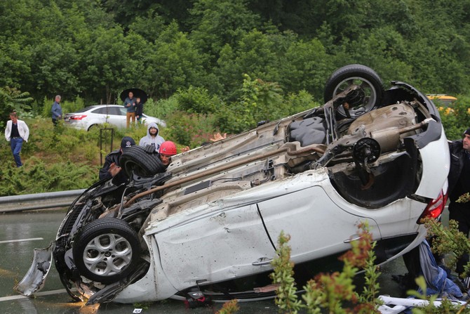 rize’de-trafik-kazasi-5-yarali-(4).jpg
