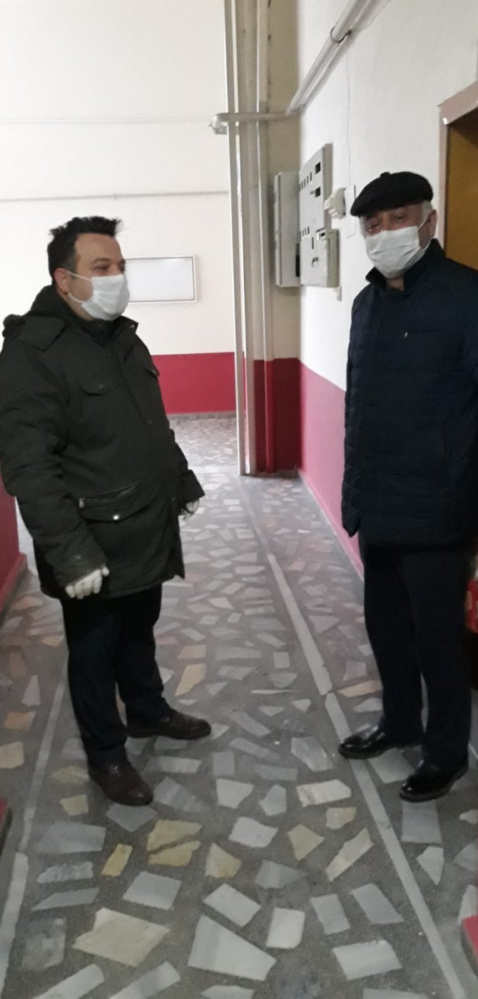 rize’de-tum-muhtarlar-koronavirus-salgini-ile-mucadele-surecine-dahil-edildi-(1).jpg