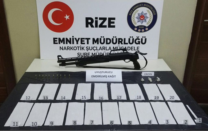 rize’de-uyusturucu-madde-emdirilmis-kagit-yakalandi-1.jpg