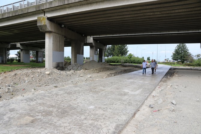rize’de-viyaduk-altlarindaki-yaya-yollarina-bakim--(4).jpg