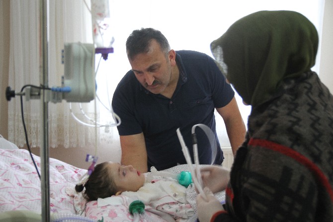 rize’de-yasayan-emine-ve-nuh-kandemir-ciftinin-en-kucuk-cocugu-olan-3-yasindaki-halime-sena,-dogduktan-1-yil-sonra-ortaya-cikan-hastalik-nedeniyle-yasam-mucadelesi-veriyor-(2).jpg
