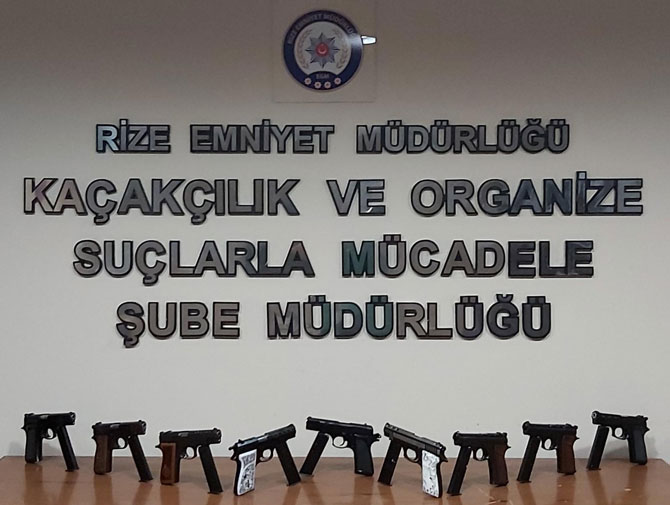 rize’de-yol-kontrol-uygulamasinda-ruhsatsiz-9-tabanca-ele-gecirildi-001.jpg