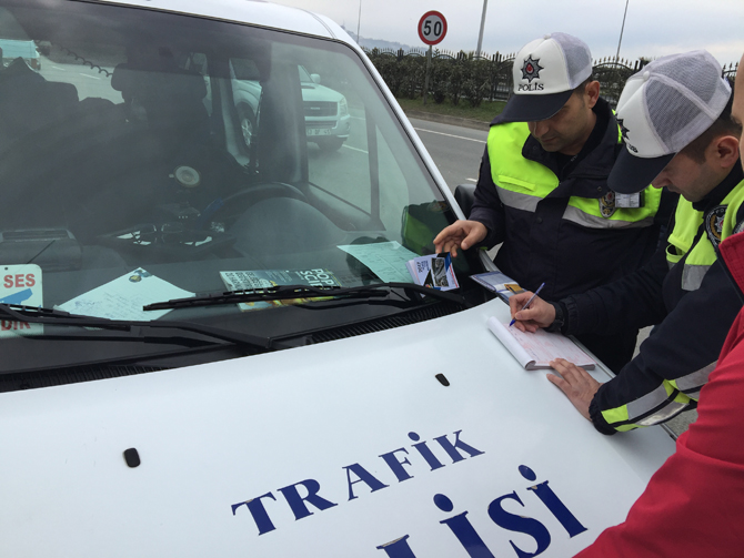 rize’de-yolcu-gibi-davranan-trafik-polisleri-denetimde-2.jpg