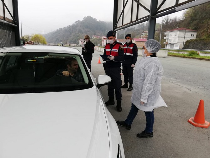 rize’de-yolculara-koronavirus-taramasi-yapildi-(1)-001.jpg