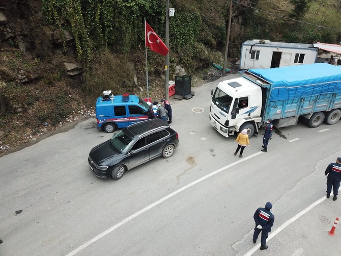 rize’de-yolculara-koronavirus-taramasi-yapildi-(10).jpg
