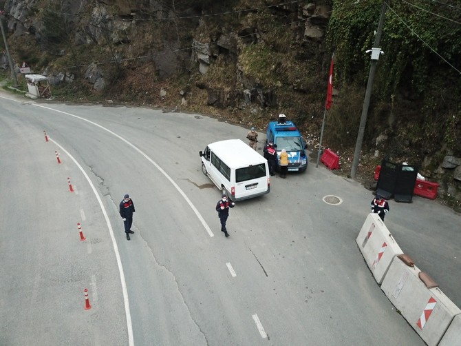 rize’de-yolculara-koronavirus-taramasi-yapildi-(12).jpg