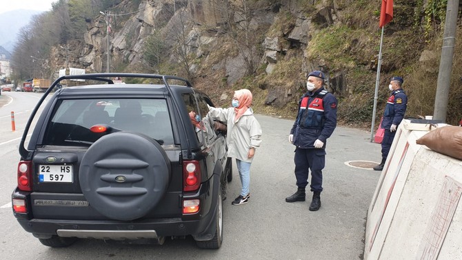 rize’de-yolculara-koronavirus-taramasi-yapildi-(14).jpg