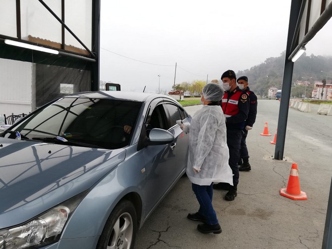 rize’de-yolculara-koronavirus-taramasi-yapildi-(2)-001.jpg