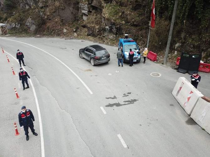 rize’de-yolculara-koronavirus-taramasi-yapildi-(4).jpg