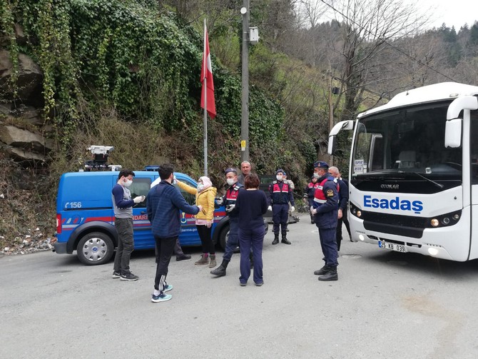 rize’de-yolculara-koronavirus-taramasi-yapildi-(5).jpg